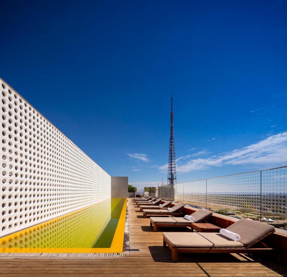 B Hotel ברזיליה מראה חיצוני תמונה The rooftop pool at the Hotel